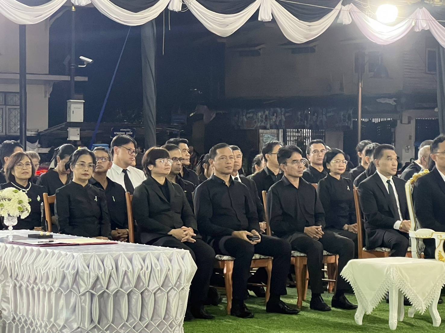 title - นายนิกร ไพริน ปฏิรูปที่ดินจังหวัดชุมพร พร้อมด้วยข้าราชการและเจ้าหน้าที่ สำนักงานการปฏิรูปที่ดินจังหวัดชุมพร ร่วมเป็นเจ้าภาพในพิธีสวดพระอภิธรรมเพื่อถวายเป็นพระราชกุศลแด่ สมเด็จพระนางเจ้าสิริกิติ์ พระบรมราชินีนาถ พระบรมราชชนนีพันปีหลวง 